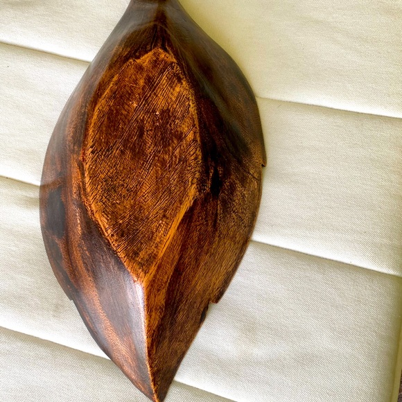 New hand carved wooden leaf bowl from Jamaica - Picture 3 of 5